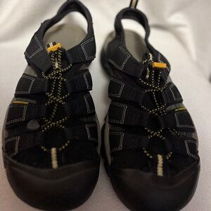 Keen Women Waterproof Black Sandals Shoe Odor Guard Anatomic Footbed Size 10 B2